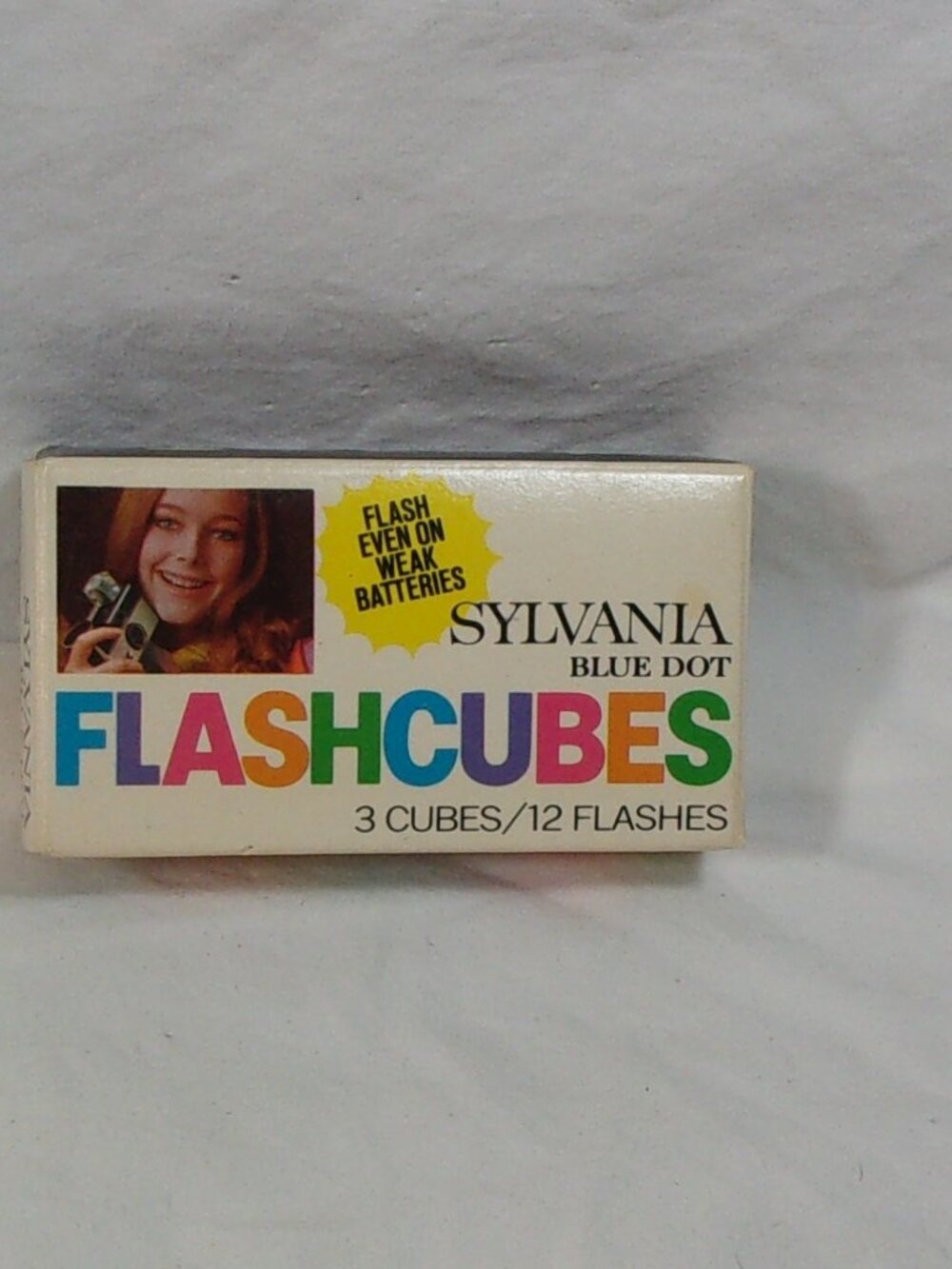 VINTAGE SYLVANIA BLUE DOT FLASHCUBES 3 CUBES/12 FLASHES